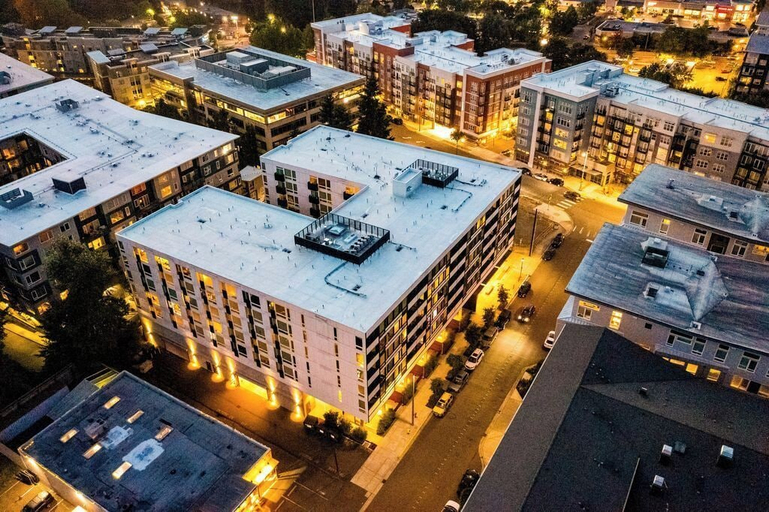 Exterior & Views 2, Airy and Open Corner Loft - 92 Walkscore, King