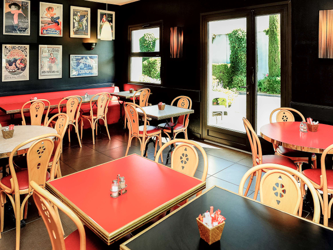 Food & Drinks 5, ibis Lyon Est Beynost A42, Ain