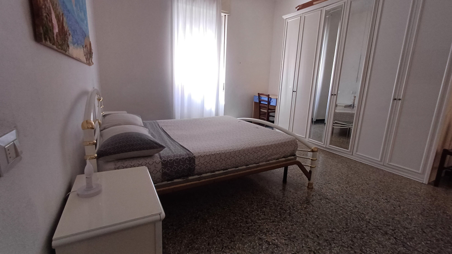 Bedroom 4, Super Central Rooms, Cagliari