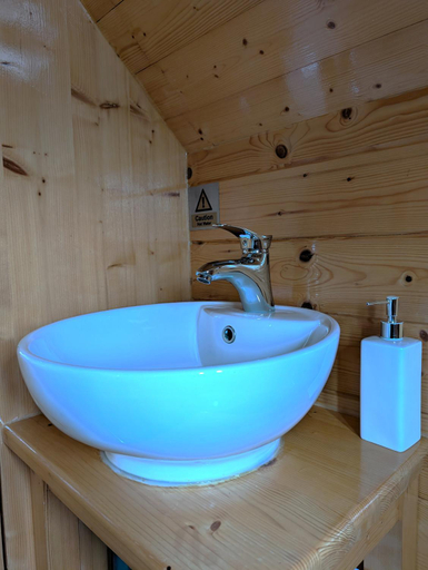 Bathroom 2, Macbeth's Hillock, Highland