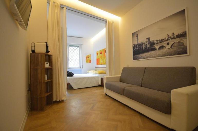 Others 5, Room Verona Ai Conti, Verona