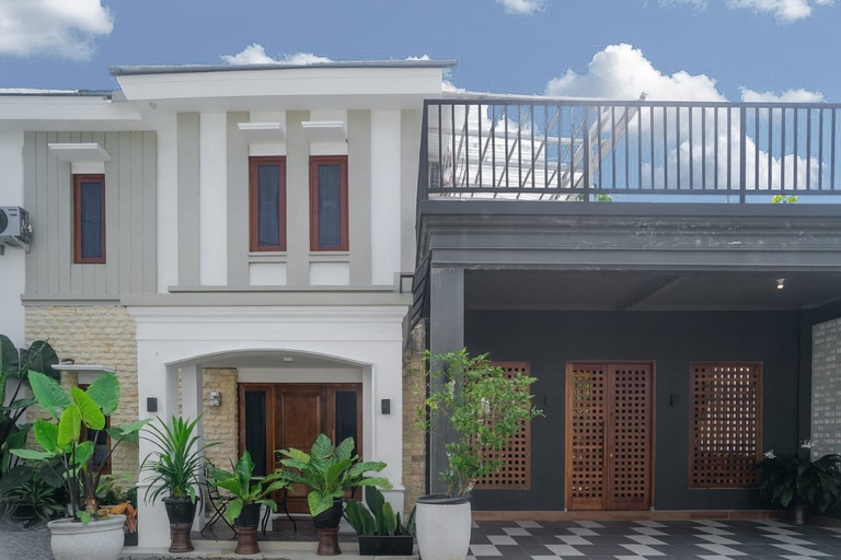 Exterior & Views 2, Illusion Homestay, Sleman