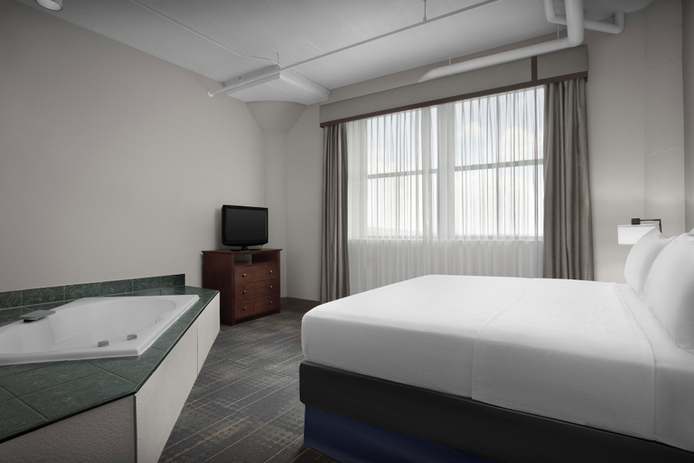 Bedroom 3, The Suites Hotel at Waterfront Plaza, Lake Superior