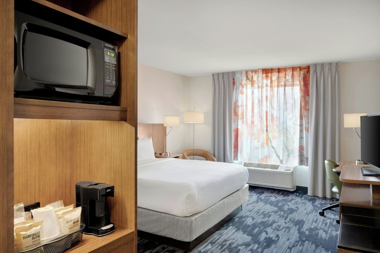 Bedroom 3, Fairfield Inn & Suites Cincinnati Uptown/University Area, Cincinnati
