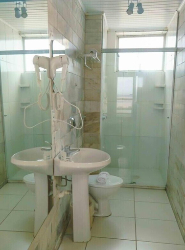 Bathroom 4, Hotel Dan Inn Express Porto Alegre by Nacional Inn, Porto Alegre
