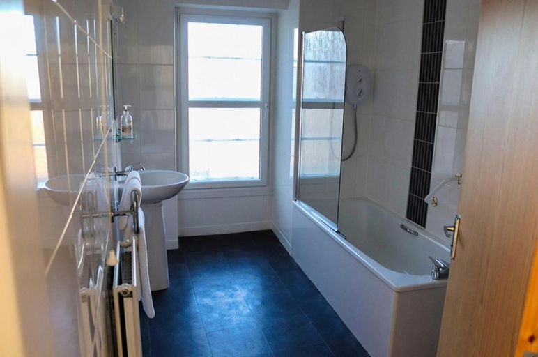 Bathroom 3, Royal Hotel, Forfar, Angus