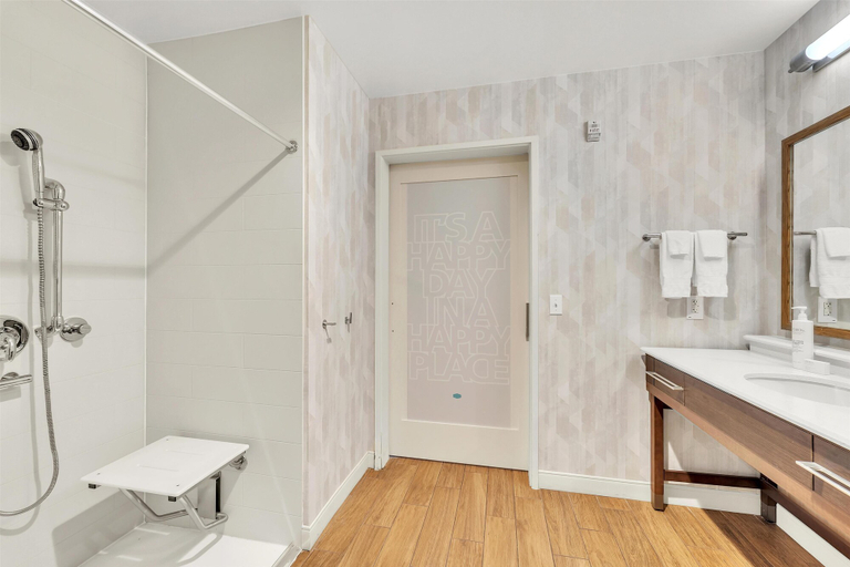 Bathroom 4, Hampton Inn & Suites Kenosha Pleasant Prairie, Kenosha