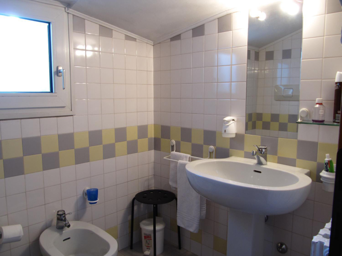 Bathroom 3, Hotel Rizzi, Vicenza