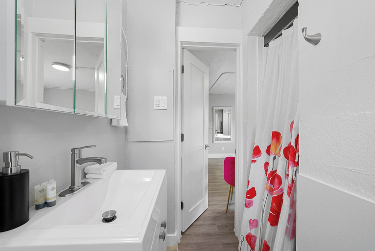 Bathroom 3, Chic City Retreat 93D, Franklin