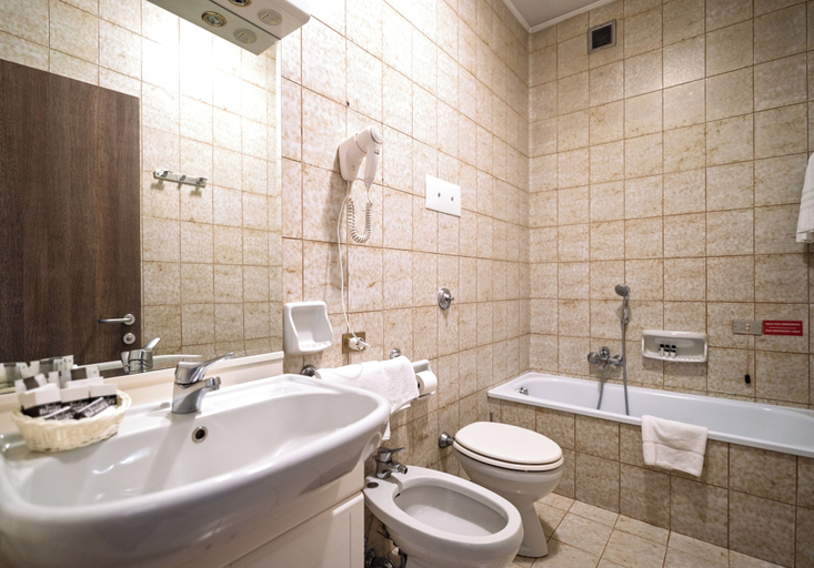 Bathroom 4, Donatello, Padua