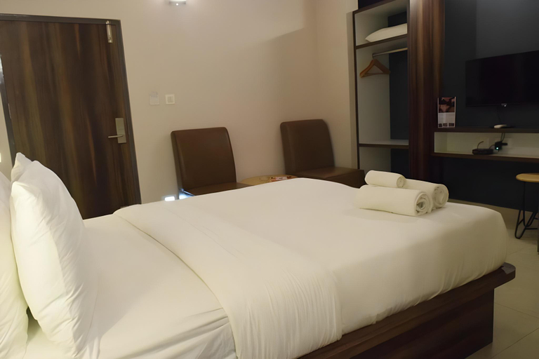 Bedroom 3, Air Avenue Hotel - Airport, Bangalore
