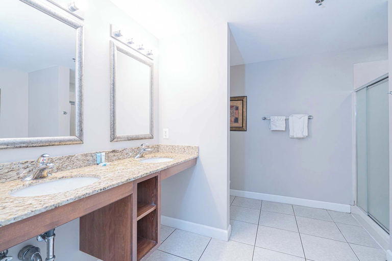 Bathroom 4, Beachfront Haven 2 BDR Kid-friendly Resort!, Bay