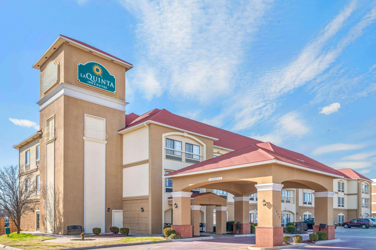 Exterior & Views 2, La Quinta Inn & Suites Yukon, Canadian