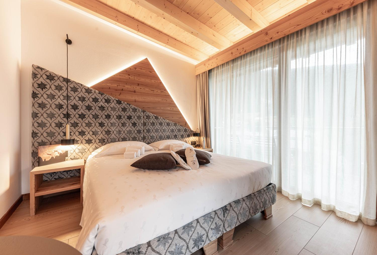 Others 4, Hotel La Perla, Trento