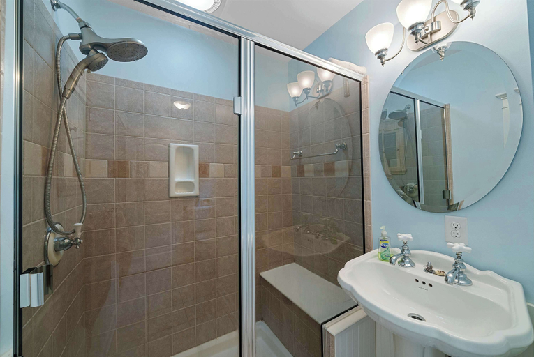 Bathroom 4, Classic Charm on Ashland For 8, Franklin