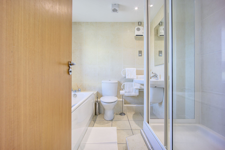 Bathroom 4, Atico in Newcastle Upon Tyne, Newcastle upon Tyne