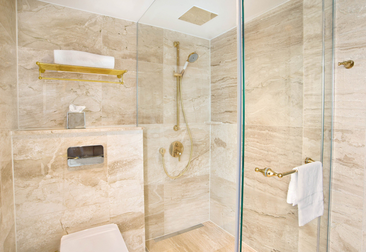 Bathroom 4, Leonardo Hotel London Aldgate - formerly Hotel Saint, London