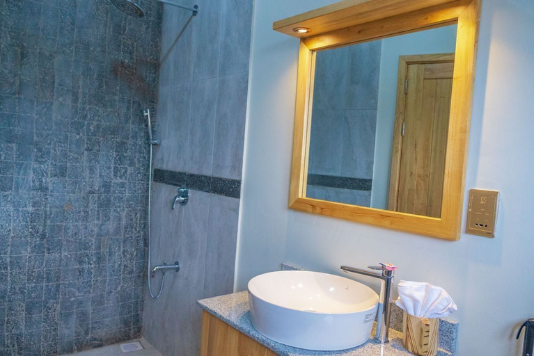 Bathroom 3, NDERE ECHIFUUHA RESORT, Kisoro