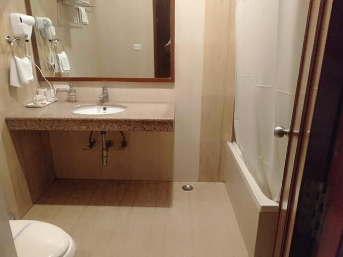 Bathroom 4, Hotel Sujata, Gaya