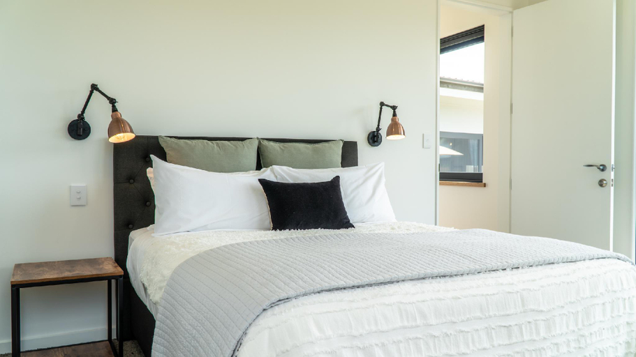Bedroom 2, Farrant Drive - Sleeps 8 - Lake Views , Queenstown-Lakes