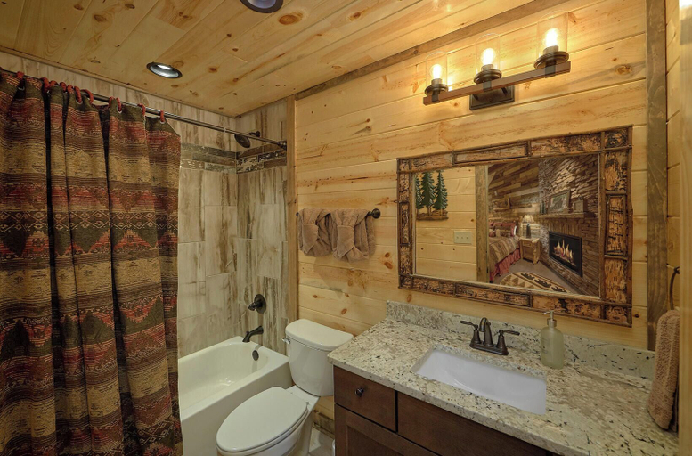 Bathroom 4, Livin' It Up, Sevier