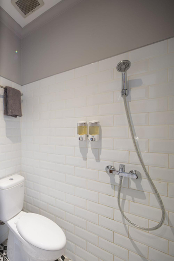 Bathroom 4, THE FOLK, Sleman