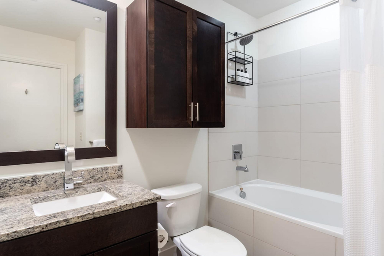 Room 5, Austin Grand Studio Apartment, Travis