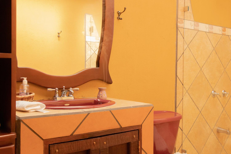 Bathroom 3, Malekus Mountain Lodge, Upala
