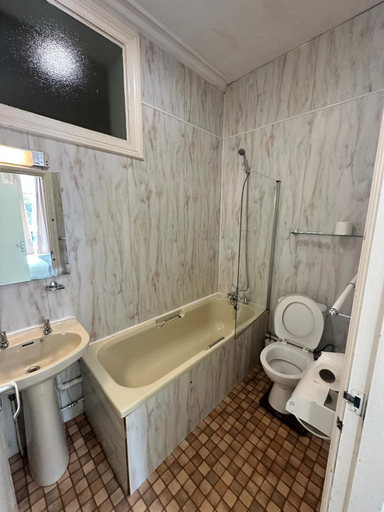 Bathroom 4, Green Gables Hotel, North Yorkshire