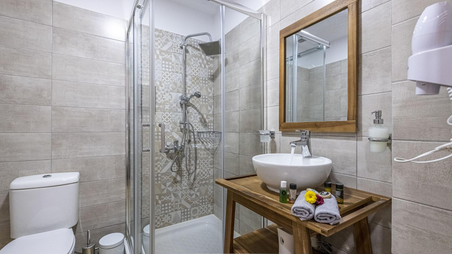 Bathroom 4, Comfort Stay Airport Boutique Hotel, Attica