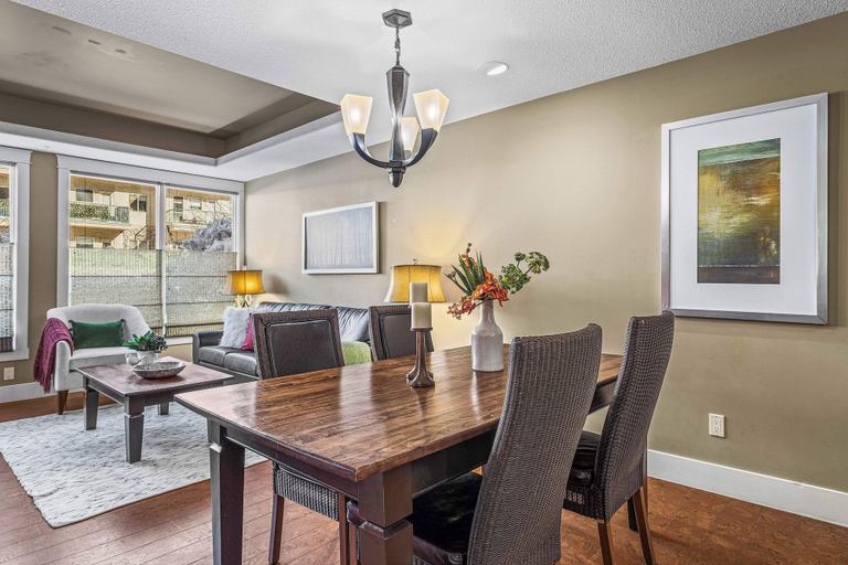 In-room dining 4, 2 Bedroom Condo .Pool .Hot Tub .Gym .Spa, Division No. 15