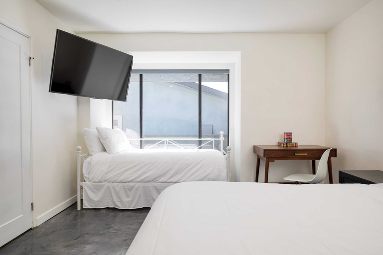 Bedroom 4, Pool, Putting Green Modern Home on the Golf Course! Quinta Blue by Avantstay, Riverside