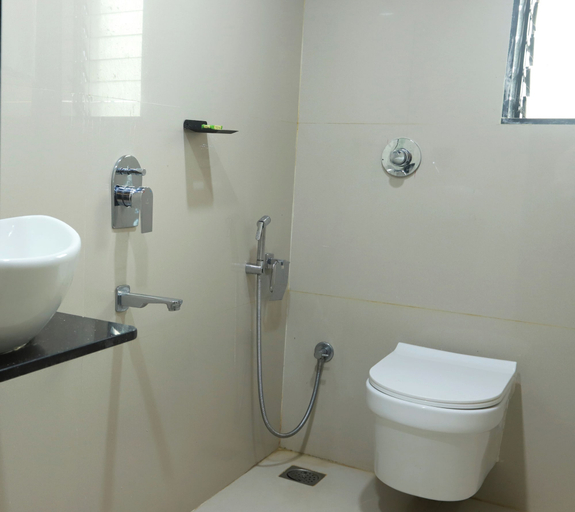 Bathroom 3, Hotel Karishma Dadar, Mumbai City