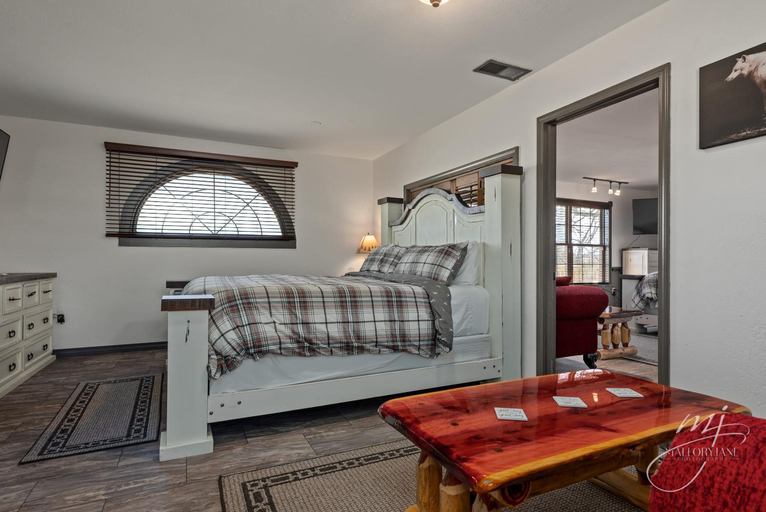 Others 5, Fairway Inn, Carroll