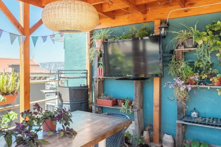 Terrace/patio 3, Hostal Casa Fibonacci, Valparaíso