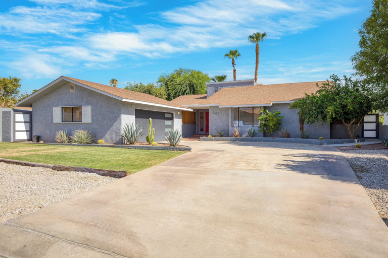 Exterior & Views 2, Pool, Putting Green Modern Home on the Golf Course! Quinta Blue by Avantstay, Riverside