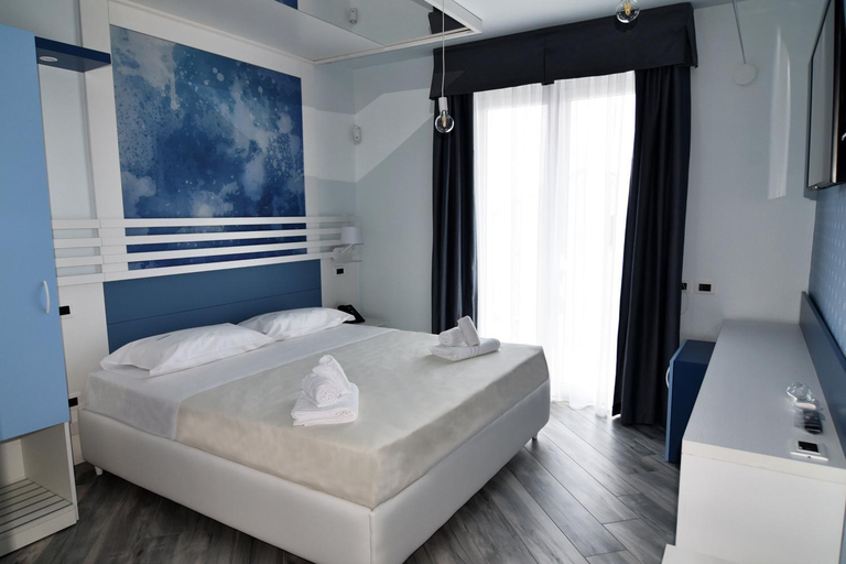 Bedroom 2, Hotel Calypso, Salerno