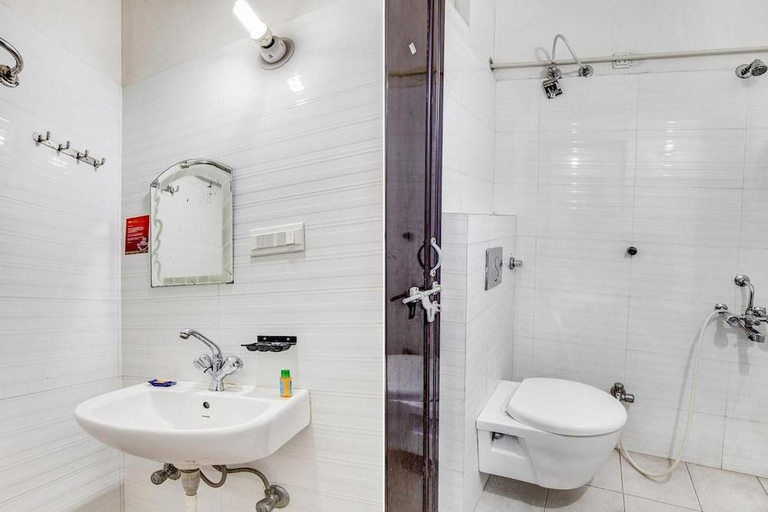 Bathroom, FabHotel Himanshi, Udaipur