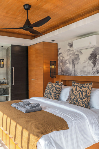 Bedroom 3, Barabuda : Impressive 6-Bedroom Villa w/ Jacuzzi and Slide!, Badung