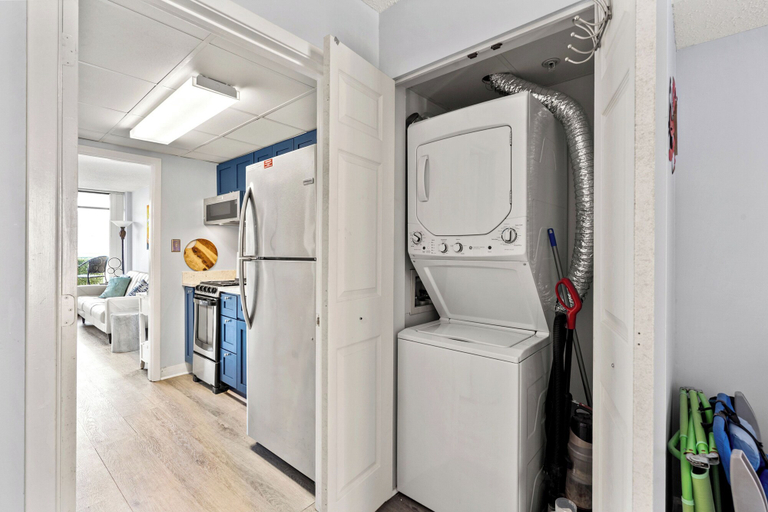 Laundry, Verandas 409, Horry