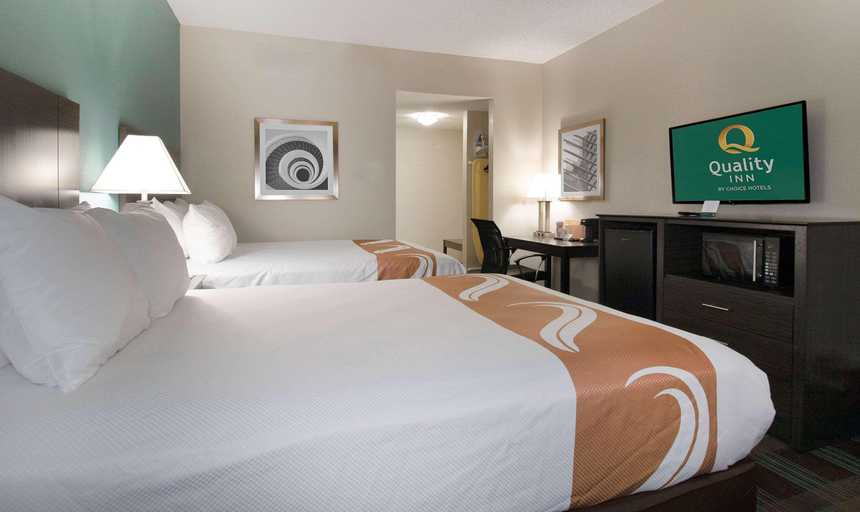 Bedroom 3, Quality Inn Roseville, Macomb