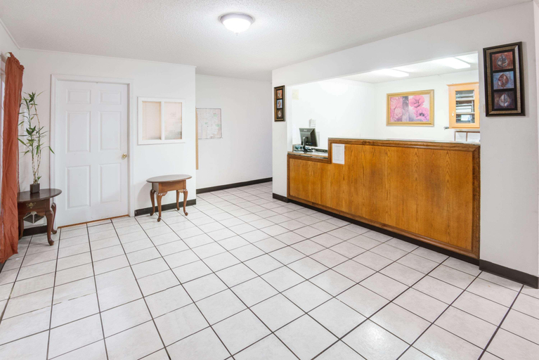 Public Area 2, Quality Inn Neosho, Newton