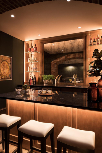 Food & Drinks 5, 86 State Circle - Luxury Boutique Hotel, Anne Arundel