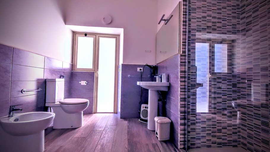 Bathroom 2, Nonno Francesco rooms, Catania