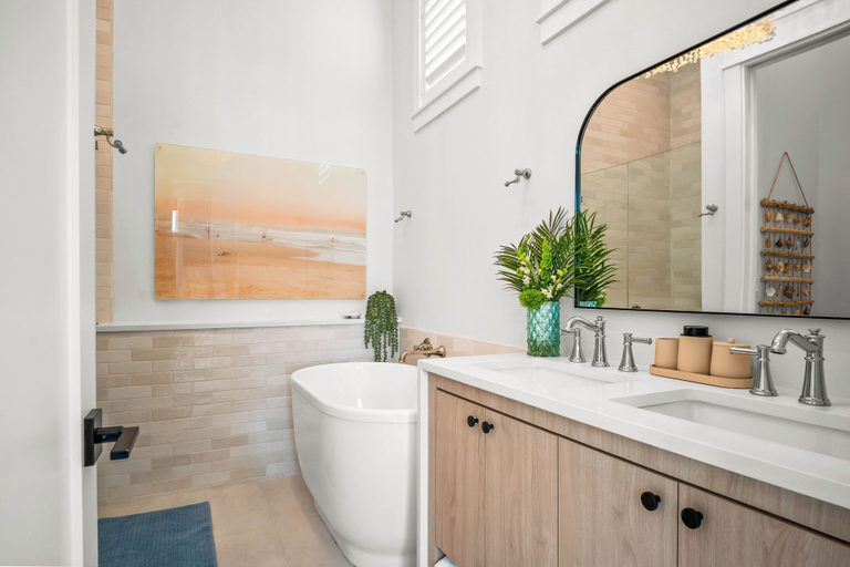 Bathroom 4, Tide & Seek 424 RET, Nueces