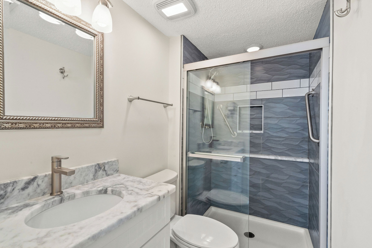 Bathroom 4, Sea Cloisters 105b, Horry