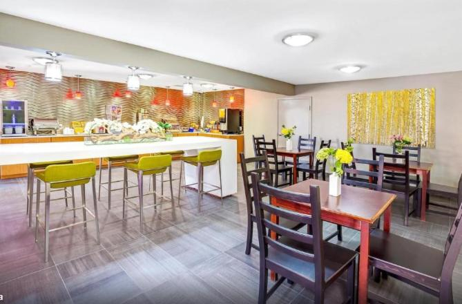 Food & Drinks 5, Arya Inn and Suites, Dallas