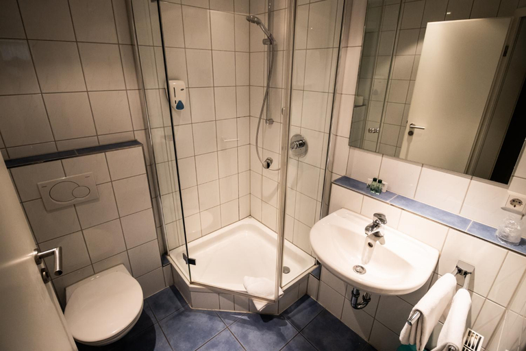 Bathroom 2, Hotel Gasthof Rossle, Ravensburg