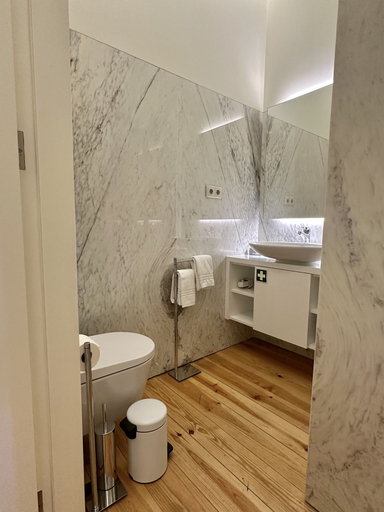 Room 2, Collection 1T in Oporto, Porto