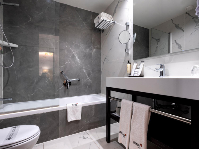 Bathroom 3, Intur Palacio San Martin, Madrid
